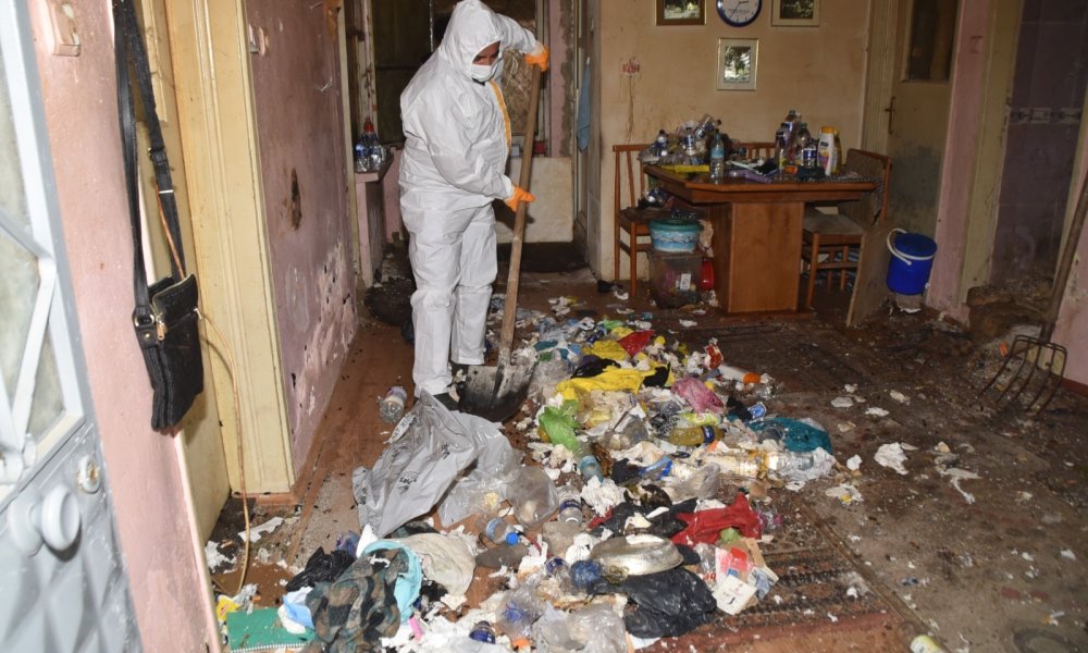 ÇÖP EV TEMİZLENDİ YENİ MAHALLE NEFES ALDI