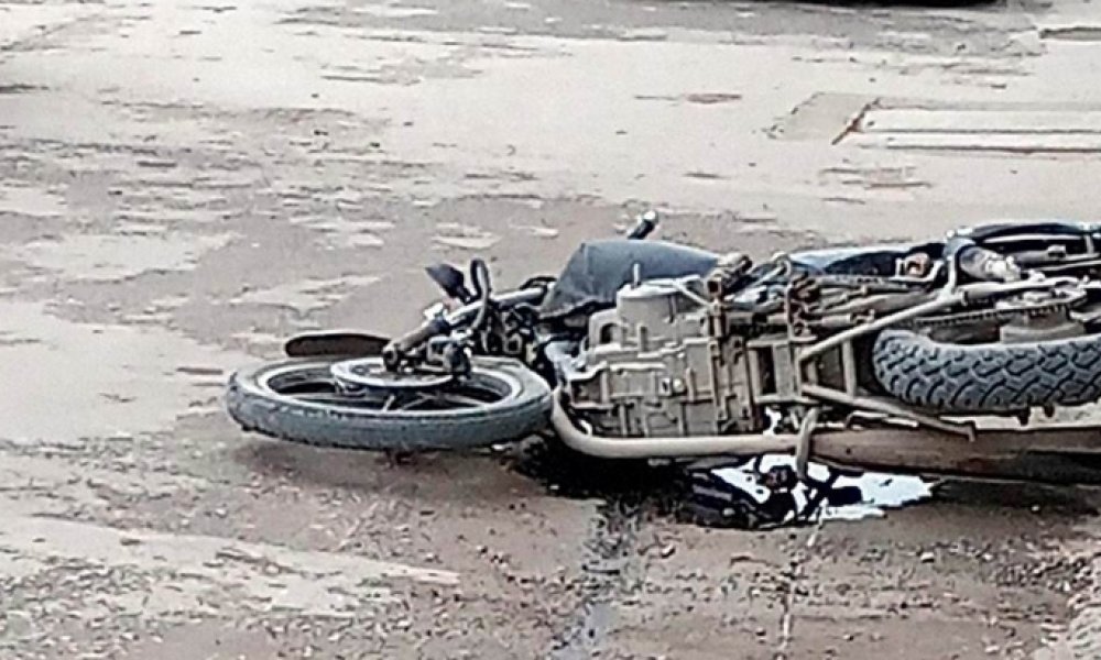 MOTOSİKLET KAZASI YAPAN ÇOCUKLAR YARALANDI