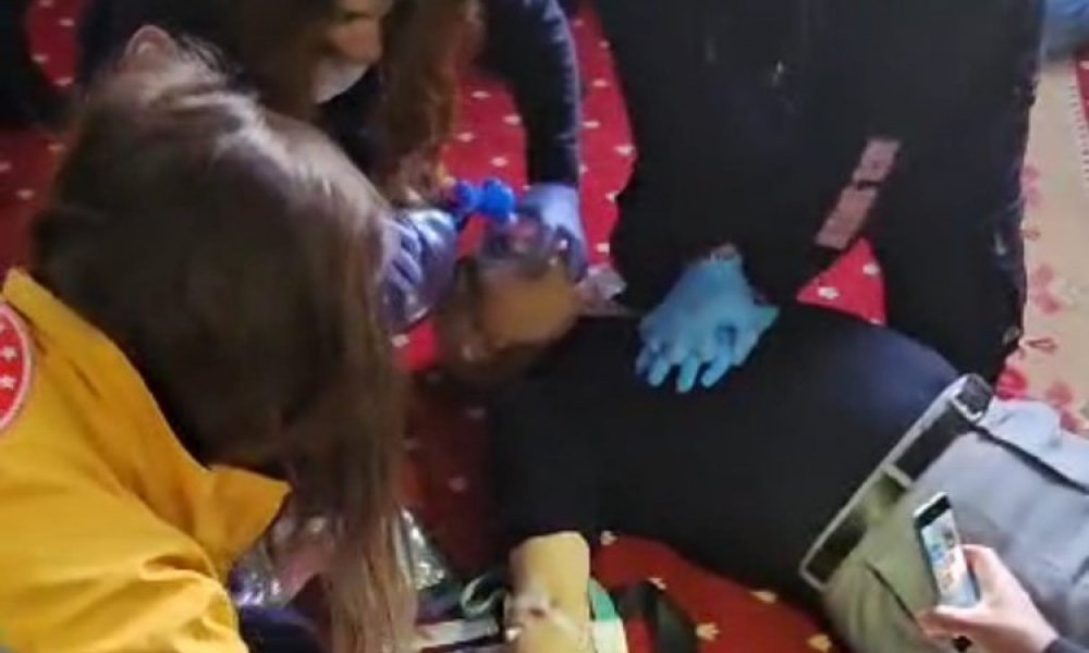 ECEL BAYRAM NAMAZINDA YAKALADI!
