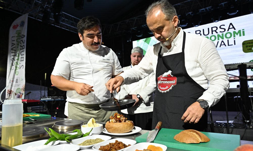 BAŞKAN AKTAŞ PİŞİRDİ VATANDAŞLAR YEDİ